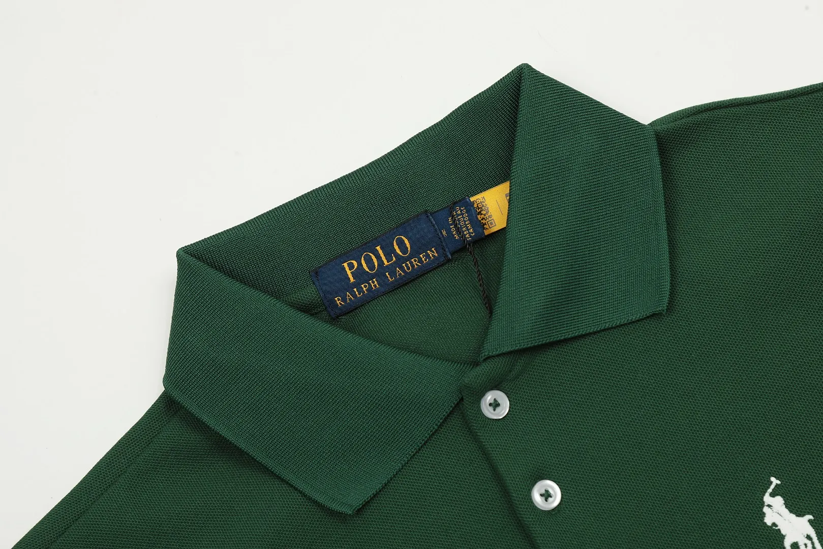 🅿️152 "Top quality" Style number: DS004# (not off the shelves all year round) [Ralph Lauren classic pony embroidered lapels women's slim fit POLO short sleeves] ✅Ralph Lauren Ralph Lauren classic basic women's all-match slim fit POLO short sleeves ✅Main supplier platform live broadcast Wholesale entities Replenish when out of stock Not off the shelves ✅ZP quality 1:1 pattern making Scan the code to enter the GF website Z cabinet quality ✅Details and quality are the only one in Guangzhou. Imported pique fabrics focus on high-end and cost-effective. Needless to say good quality. ✅The version is restored to the original order. The maximum size can be worn up to 130 pounds. Loose, comfortable and stress-free.